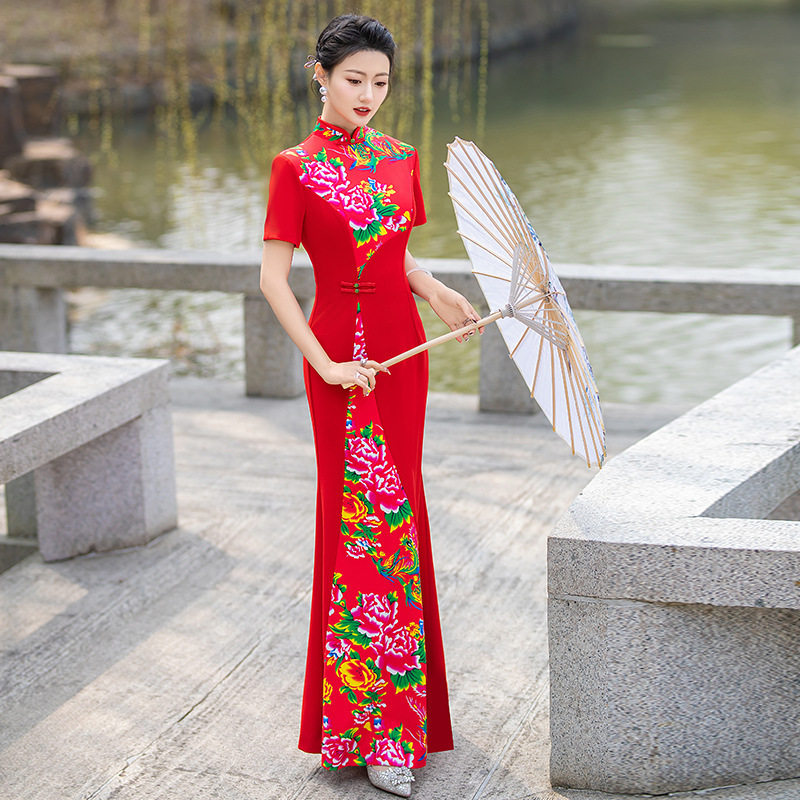 演出旗袍2026新款改良演出长女装复古东北大红花修身走秀优雅礼服