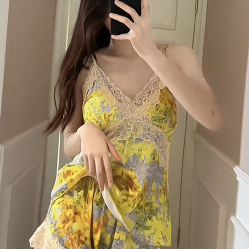 2026新款春夏冰丝黄色战袍睡衣女可爱性感吊带短裤两件套家居服
