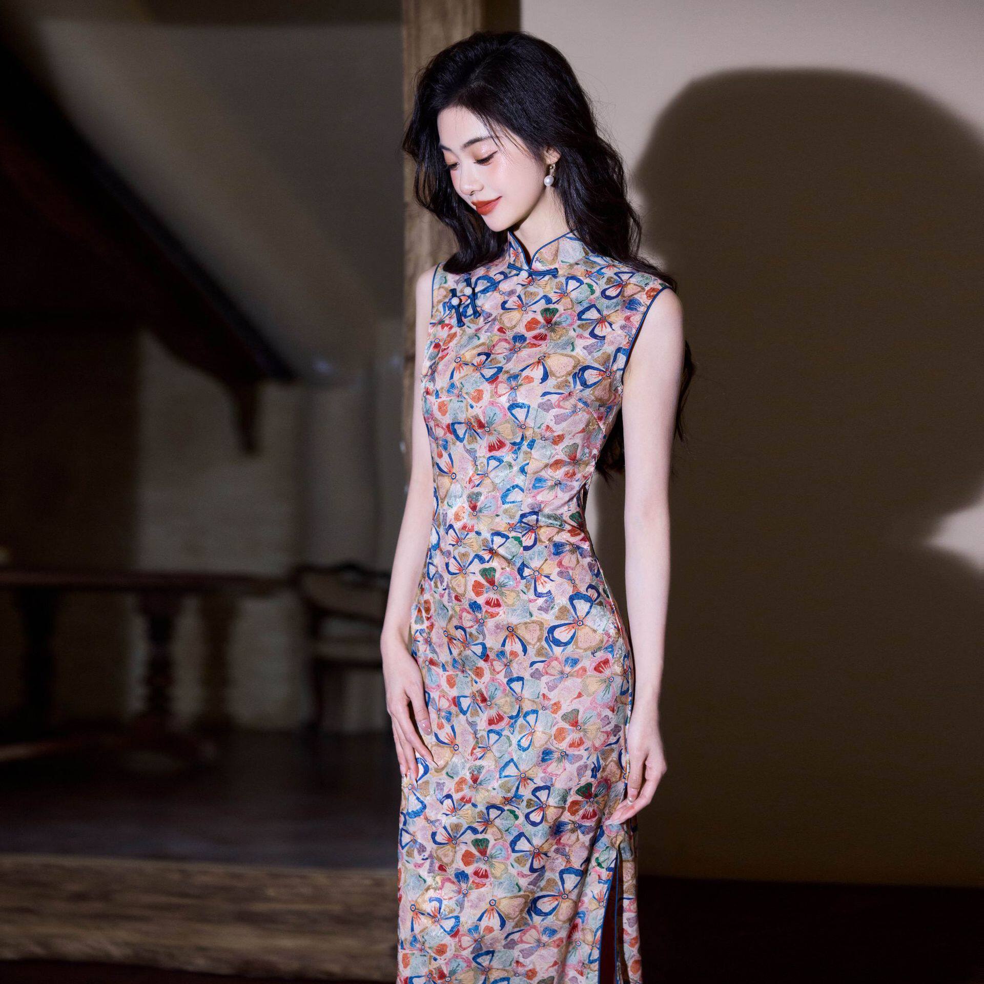 2026春夏新款无袖旗袍苏州网红礼服连衣裙女装国风炫彩复古气质