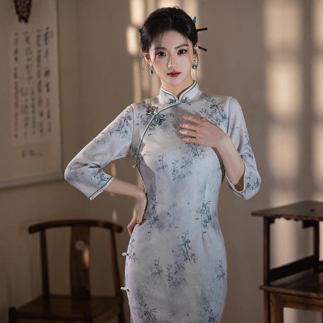 2026秋款中国风单孔丝提花中长款复古旗袍女装少女改良连衣裙显瘦