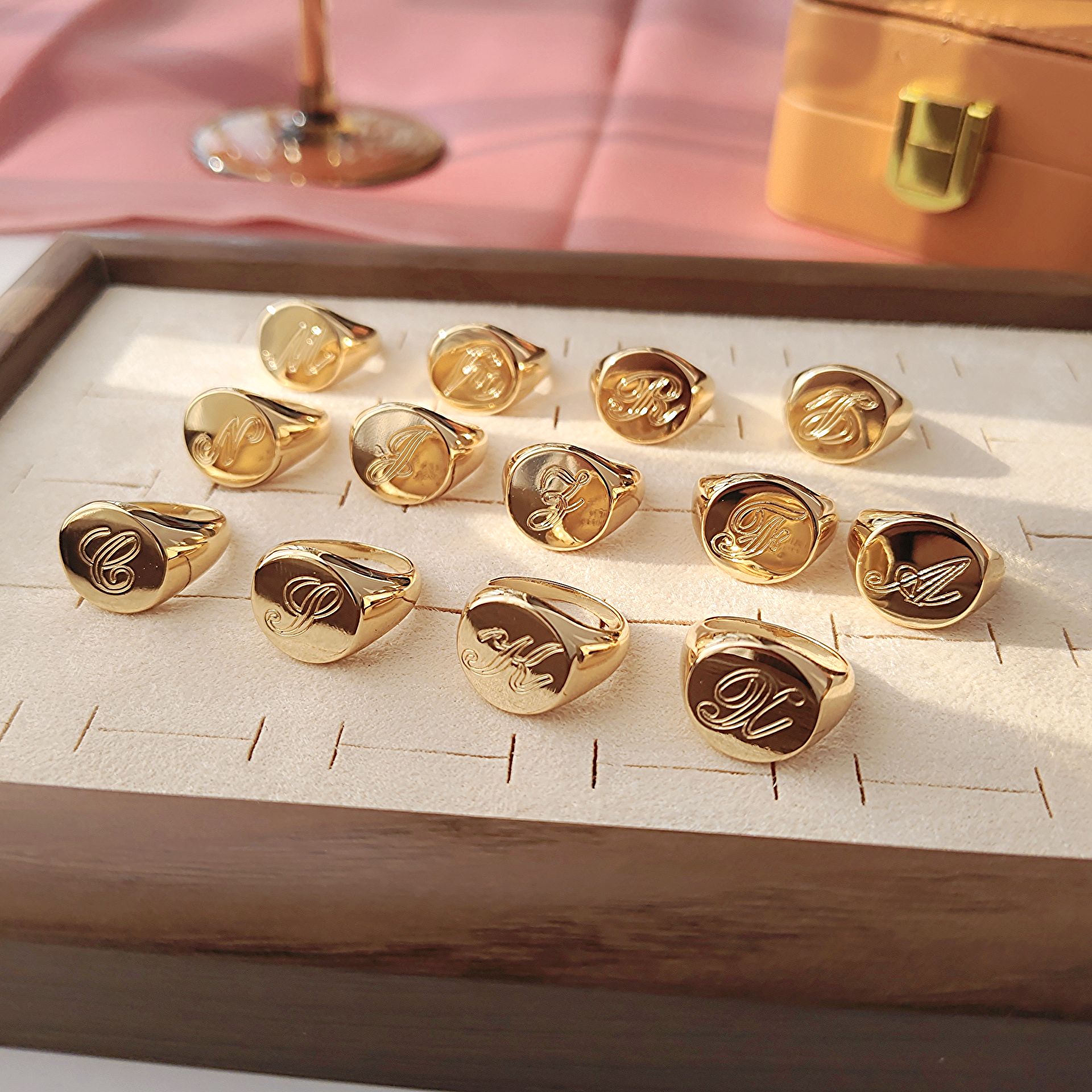 外贸出口余量logo内壁刻字ARYLNMHSJZ英文字母铜镀真金指环戒指女