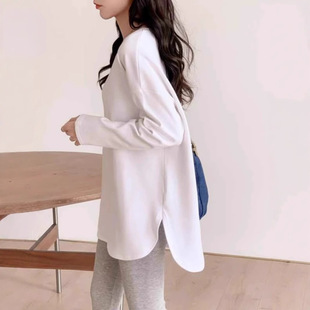 白色长袖T恤女春夏秋秋新款大白体中长款打底衫搭配鲨鱼裤的上衣