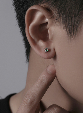 小方块绿钻耳钉嘻哈简约高级感迷你S925纯银耳骨钉男女潮款养耳洞