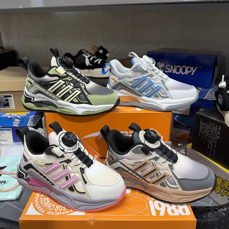 撤柜儿童秋冬皮面防泼水运动鞋