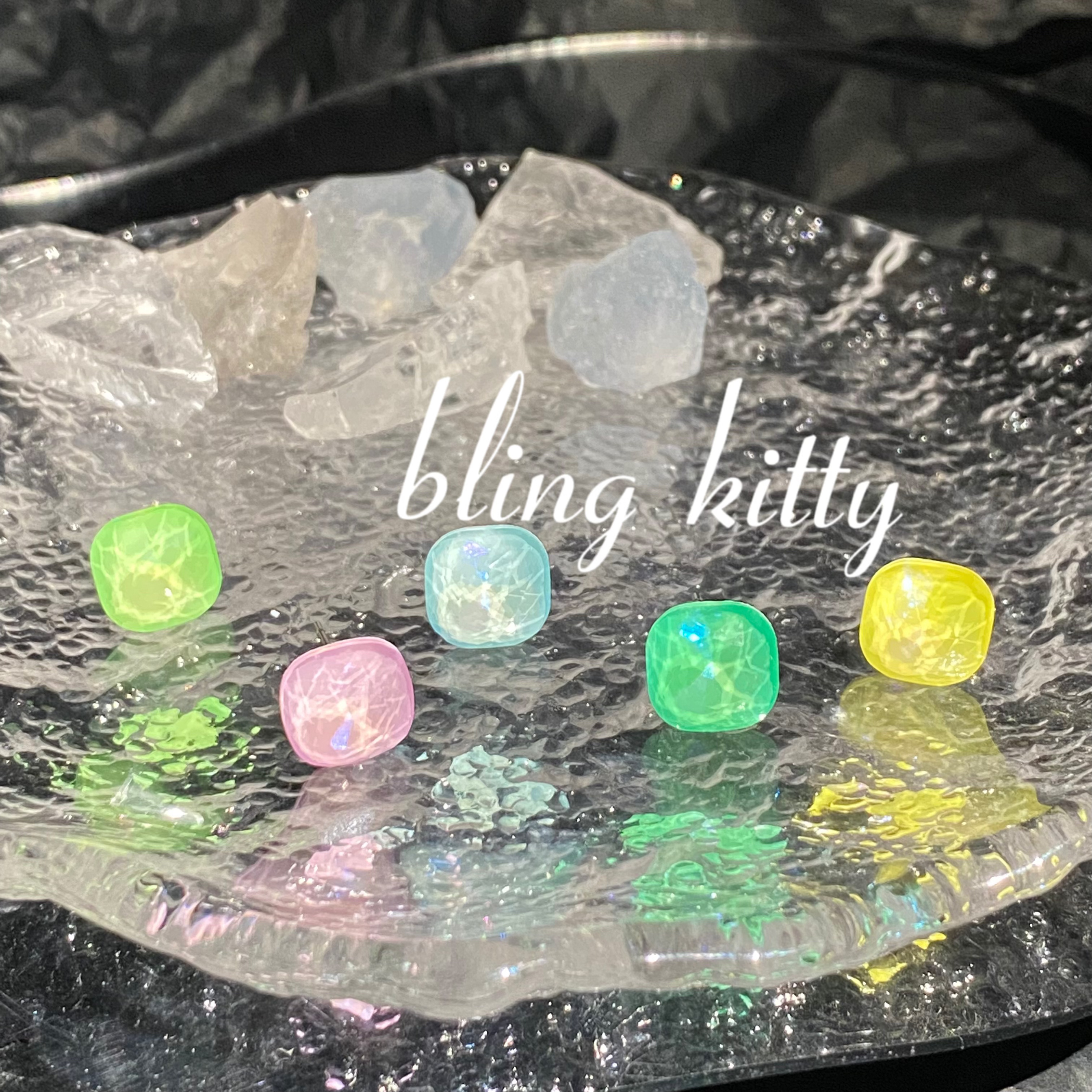 爆闪凯蒂｜8mm摩卡肥方芭比粉夜光F136钛合金内螺旋耳钉耳骨钉