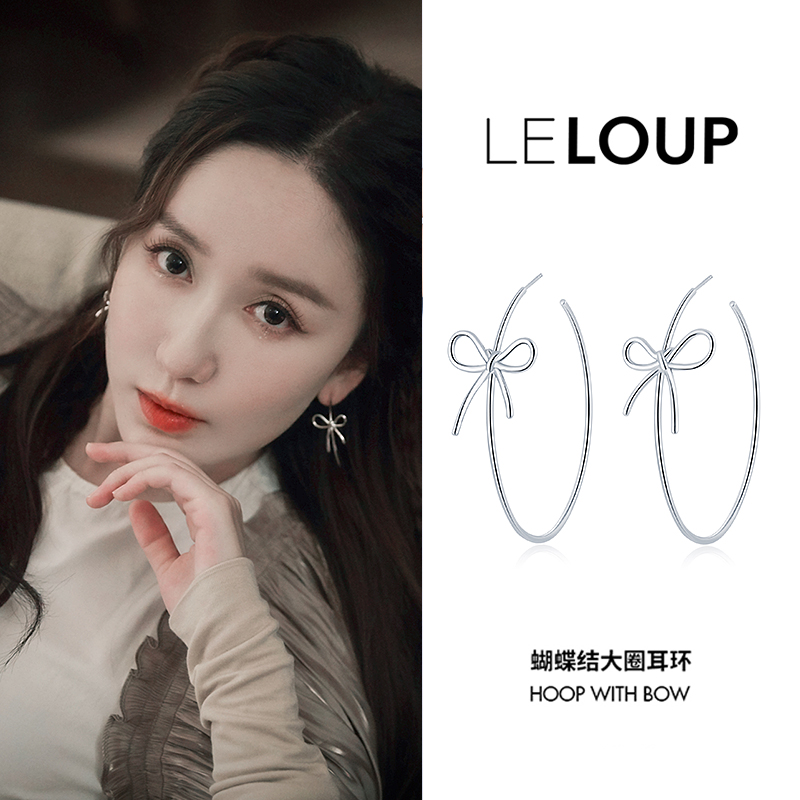 周洁琼娄艺潇金属甜美风百搭耳环