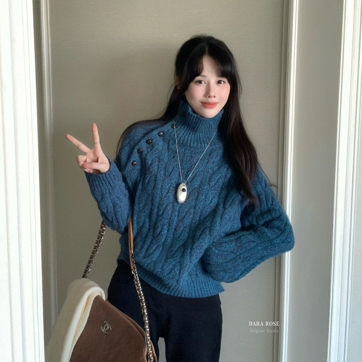 DARA ROSE-100绵羊毛拉毛斜开扣高领套头气质可翻领麻花纯色毛衣