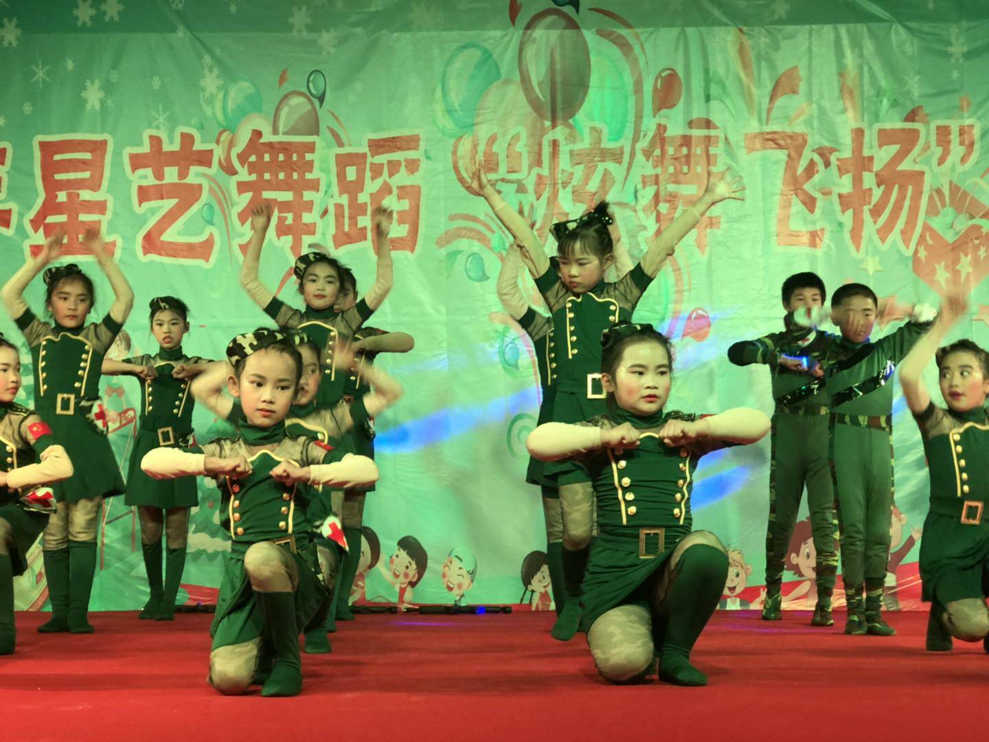 儿童兵娃娃演出服六一小荷风采男女兵舞蹈表演服成人迷彩军装新款