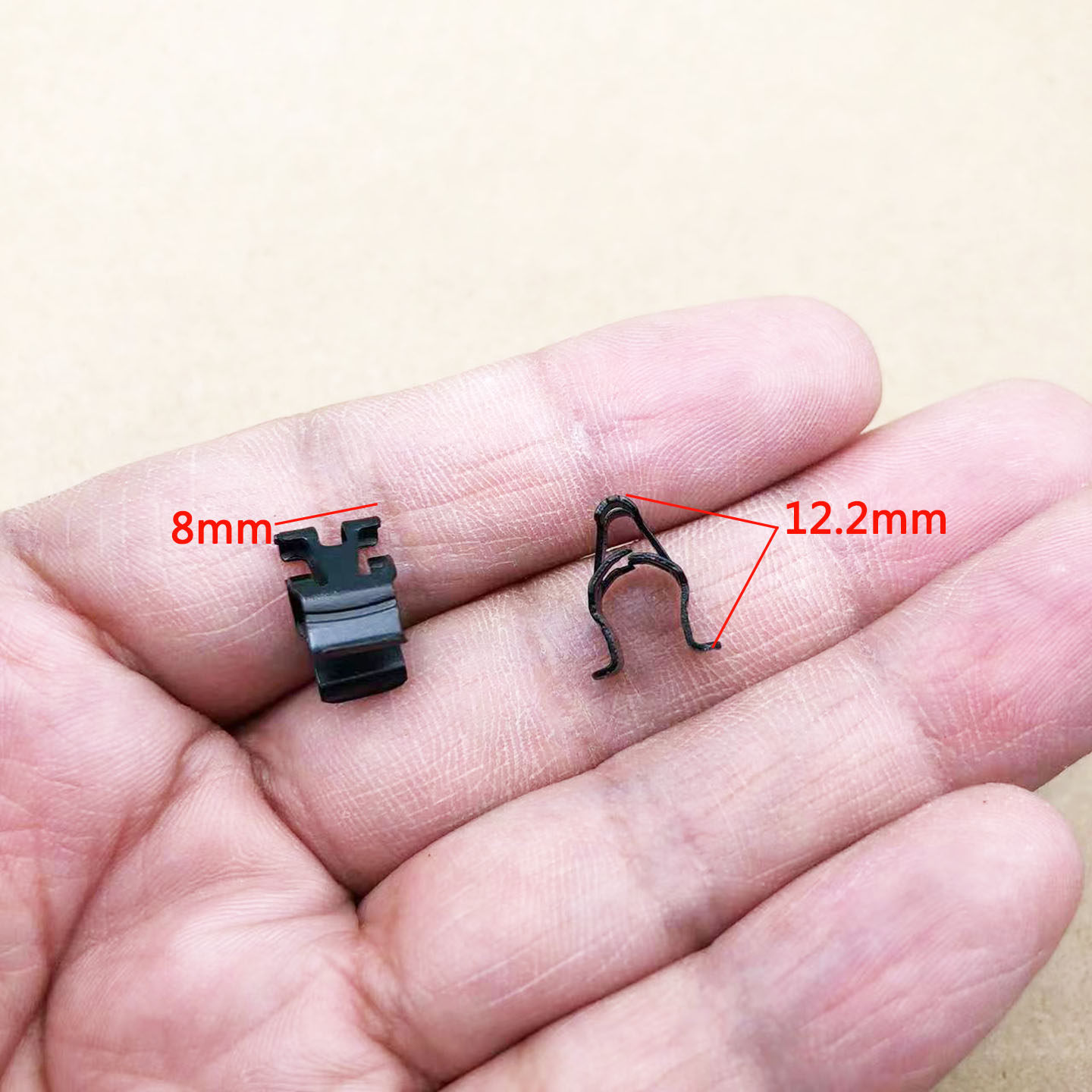 适用凯迪拉克CT4CT5锐哥中央扶手箱马鞍侧饰板护板金属卡子卡扣夹