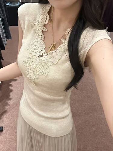 欧洲站2026早秋新款女气质钩花V领百搭显瘦细羊毛短袖针织打底衫