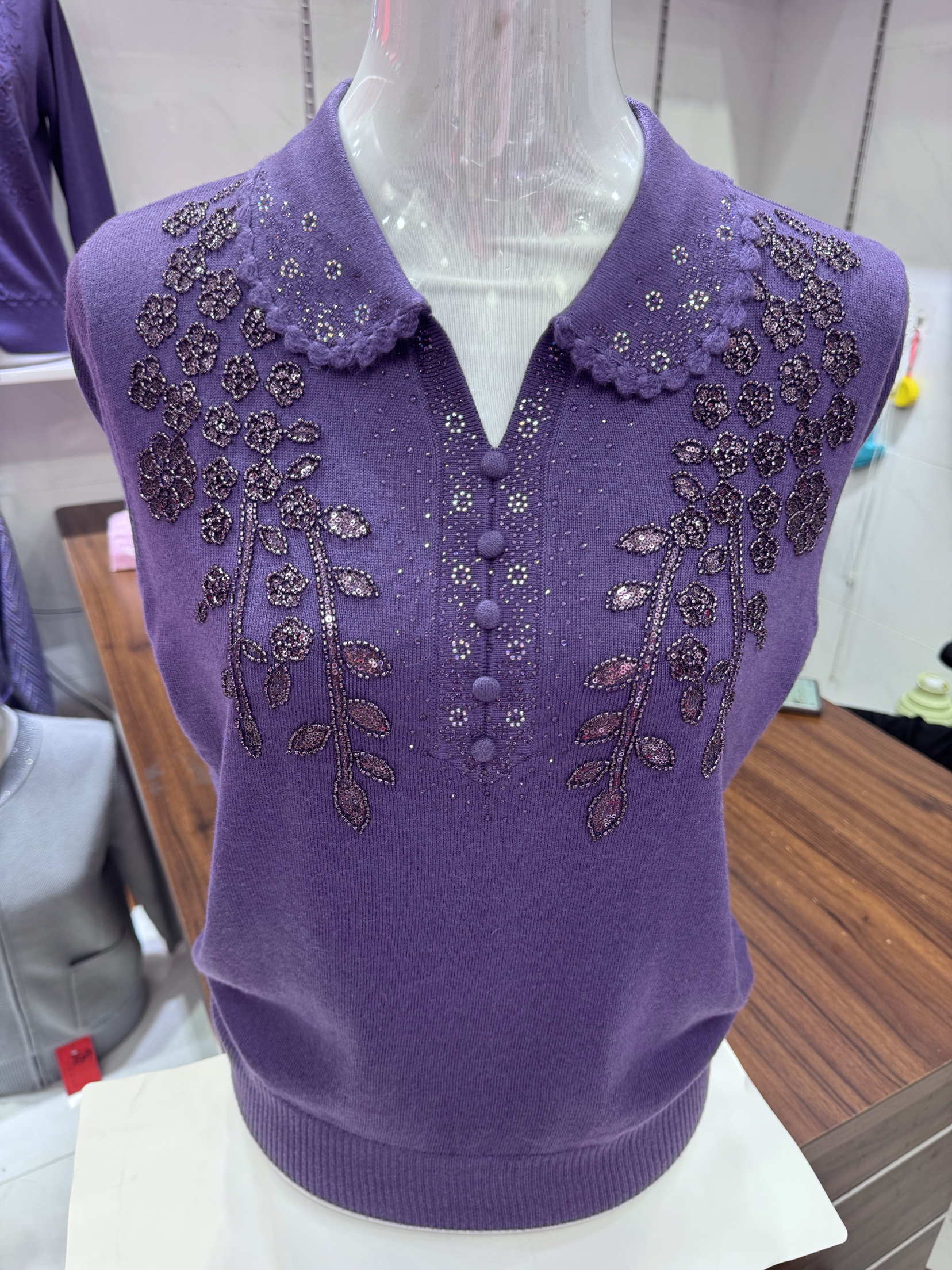 妈妈秋装绣花针织上衣洋气长袖T恤2025新款毛衣中老年女士打底衫