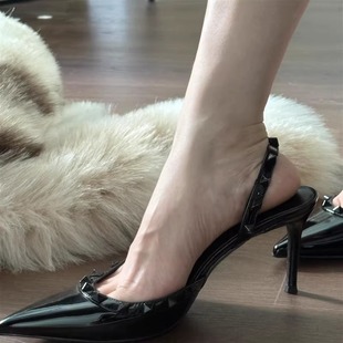 纯黑铆钉高跟鞋细跟2026年新款气质百搭御姐单鞋尖头浅口后空凉鞋