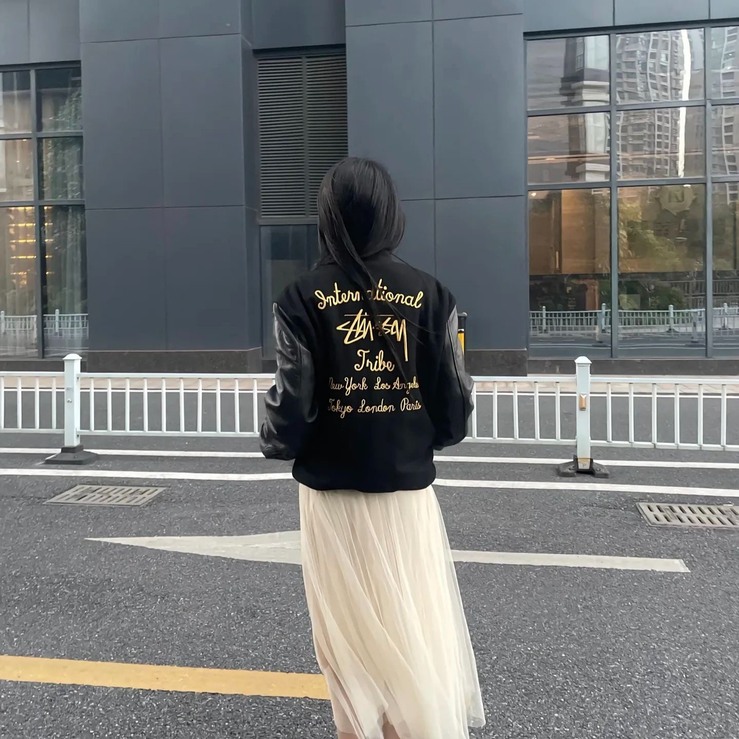 美式字母刺绣二层皮棒球服外套男