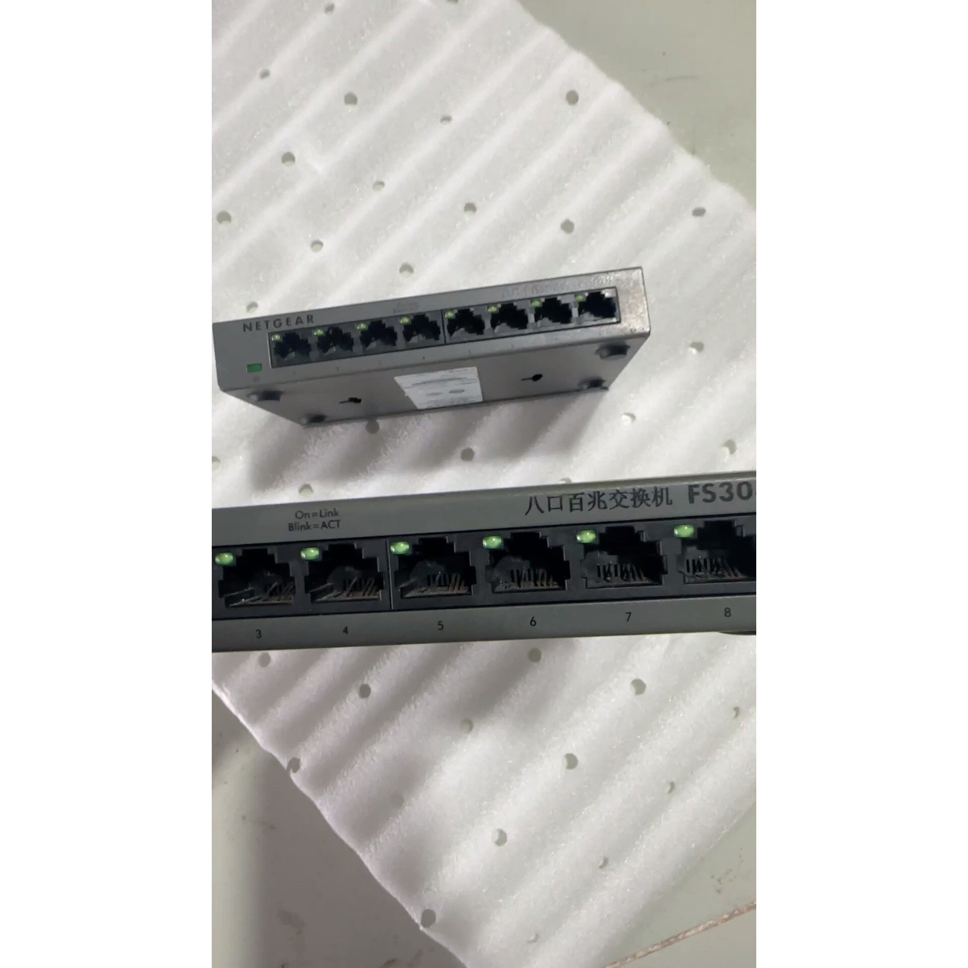 【议价产品】NETGEAR美国网件百兆千兆交换机,FS308,配后配电源询