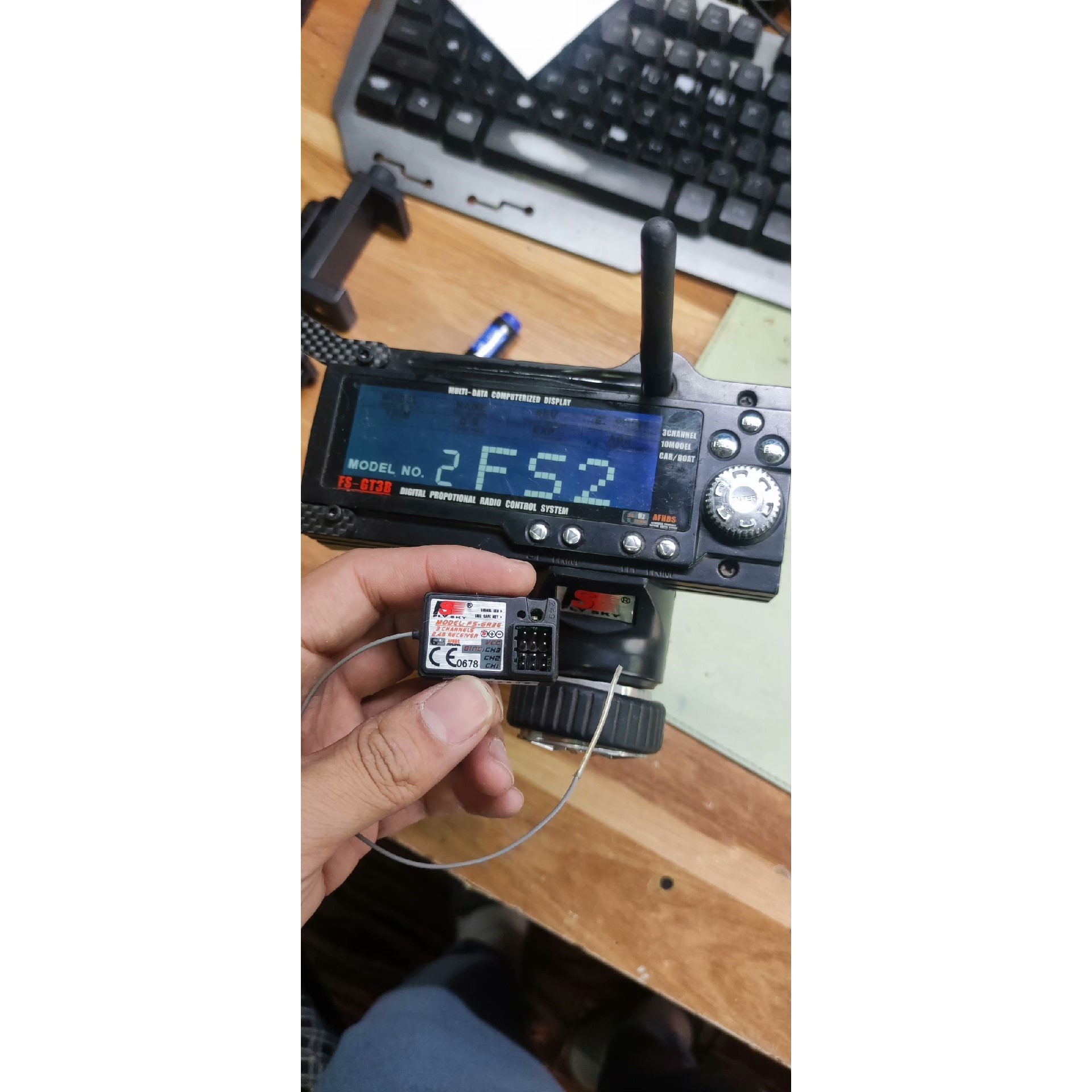 【议价产品】富斯GT3B遥控器,rc模型车遥控器,带锂电,带接收,带碳