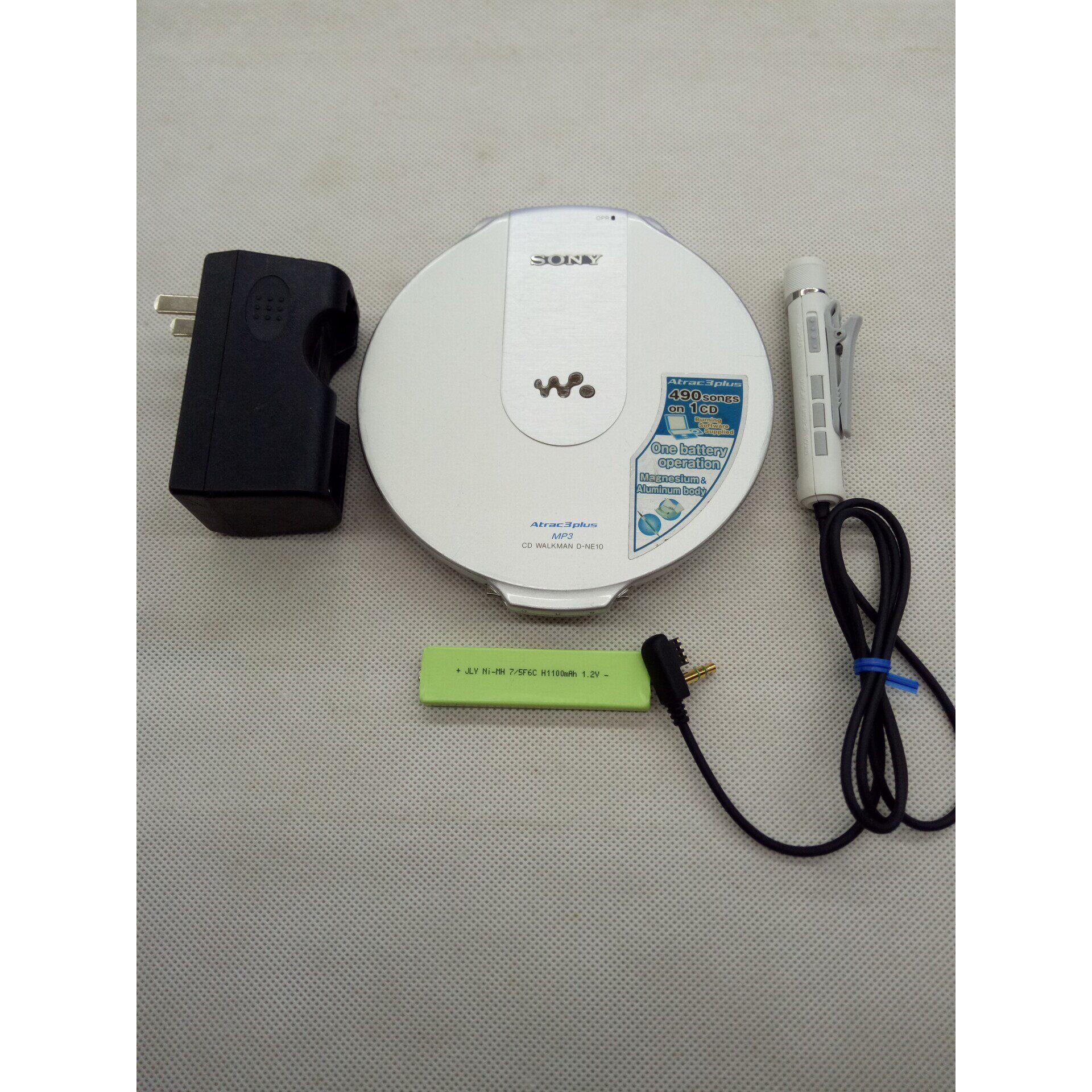 【议价产品】超薄D-NE10 CD随身听,支持MP3格式播放,机身有询价