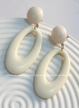 宫廷奶油白椭圆法式慵懒港风经典复古小众夸张摩登耳环耳夹耳饰女