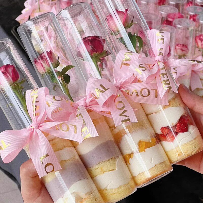 网红38女神节蛋糕装饰手捧玫瑰花直筒杯慕斯杯透明手提袋烘焙丝带