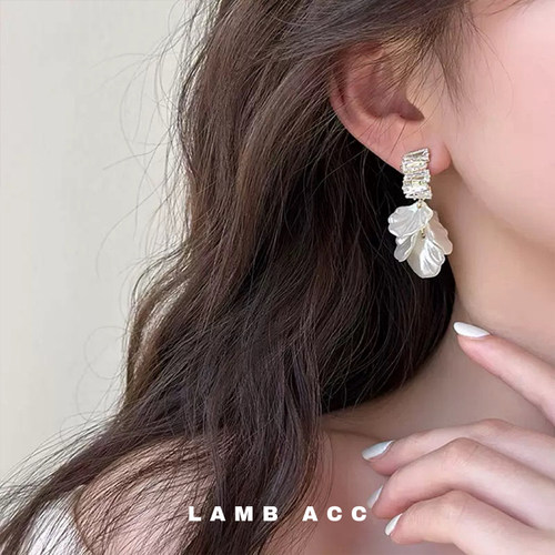 LAMB ACC 冷萃冰花 仙气精致925银针锆石仿贝壳花朵耳环耳夹