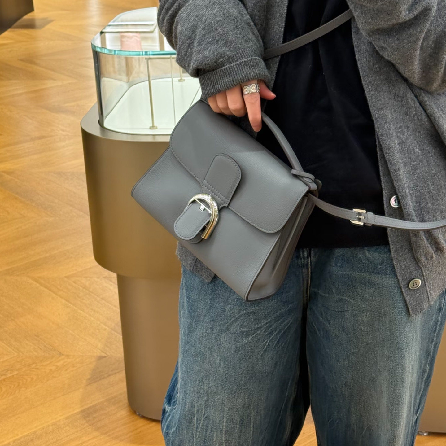 包包女2026夏季新款简约真皮手提包休闲时尚斜挎包轻奢百搭单肩包