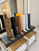 显小004欧美风2025新款 尖头细跟金属铆钉机车走秀女靴