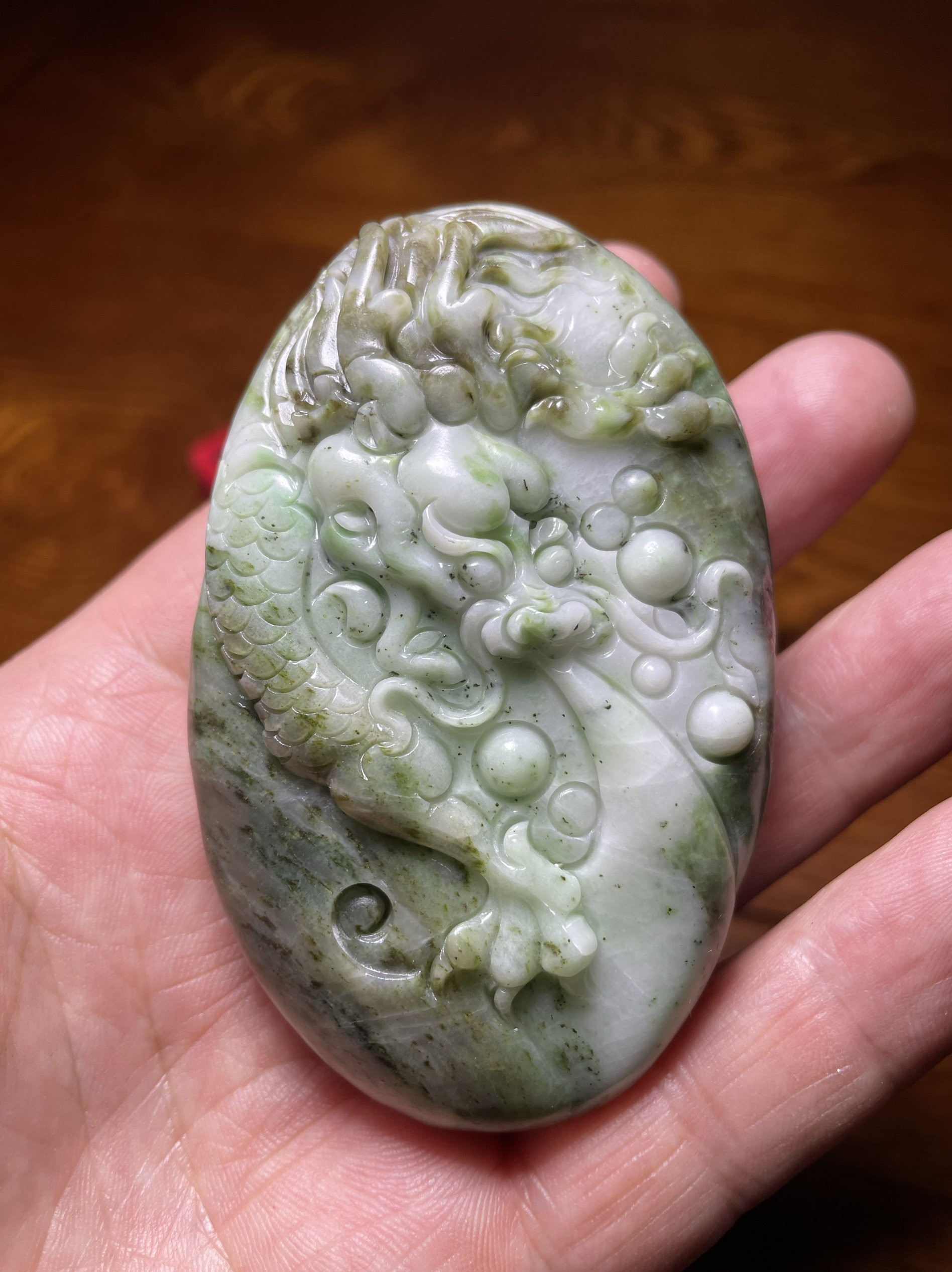 河南南阳的独山玉石雕刻的手玩件龙玉盘玩好物件把件龙