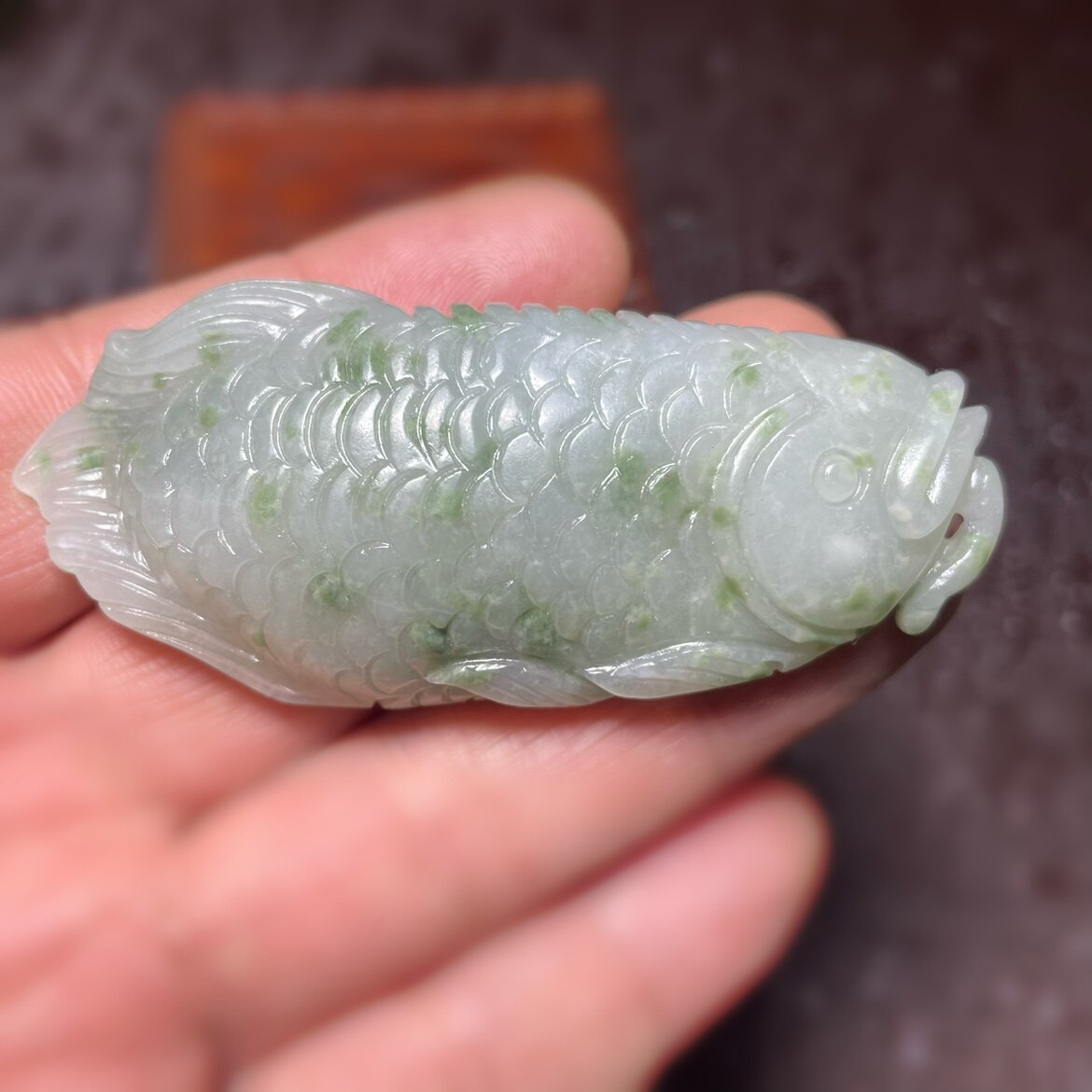 产地河南南阳的独山玉雕刻的鱼吊坠小手玩件