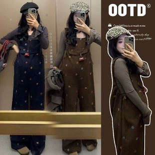 孕妇秋冬装套装2025新款时髦显瘦喇叭袖上衣韩版背带裤两件套潮妈