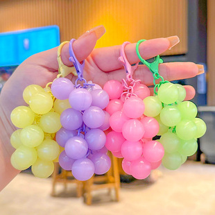 夜光葡萄钥匙扣创意可爱发光小饰品学生书包小挂件情侣钥匙链公仔