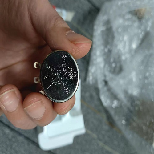 日本TOCOS电位器RV24YN20SB203