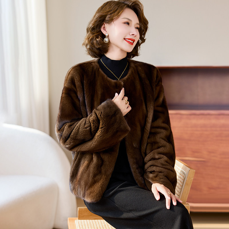 卡若维娅进口水貂皮草女2025秋冬短款整貂毛毛外套黑色高级感大衣