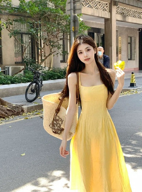 法式小个子黄色吊带连衣裙女装夏季新款收腰气质长裙海边度假裙子
