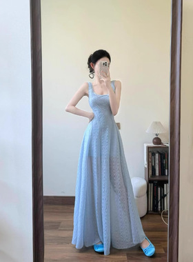 法式蓝色方领吊带连衣裙女2025夏海边度假气质感收腰显瘦蓬蓬长裙