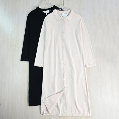 优雅羊毛翻领系扣长袖针织连衣裙