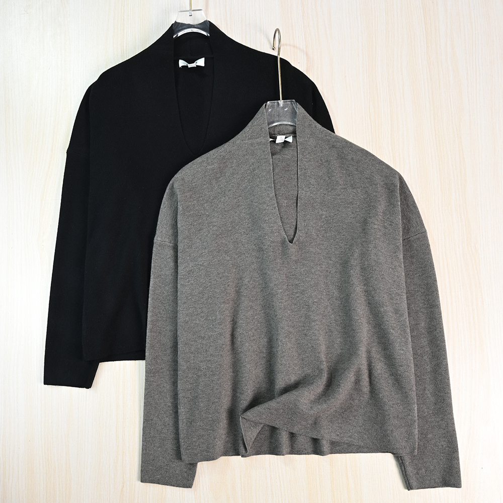 松弛V领宽松休闲落肩长袖针织衫