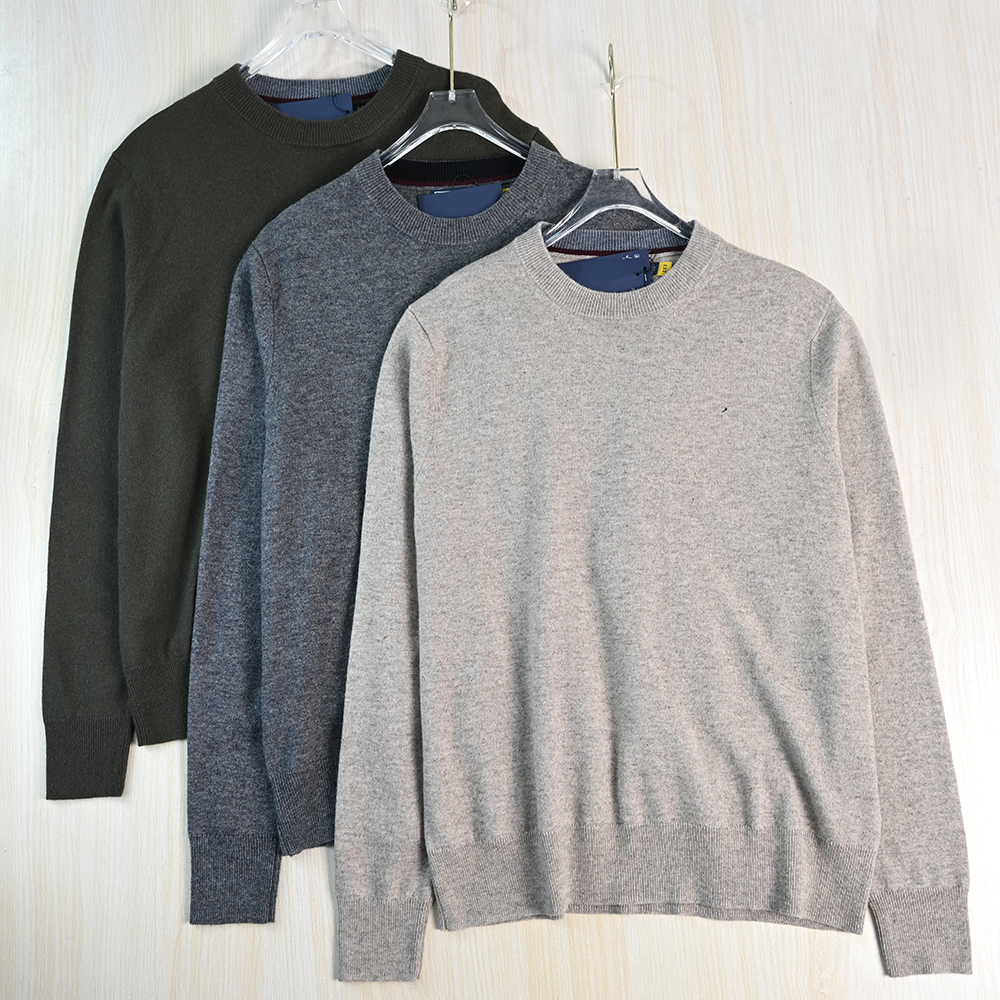 精致刺绣圆领休闲长袖针织羊绒衫