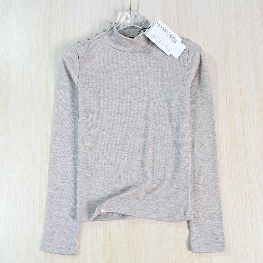 软和半高领修身长袖针织打底衫