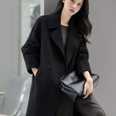 黑色西装领中长款廓形羊毛大衣