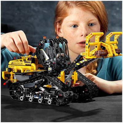 科技机械组履带遥控赛车积木玩具