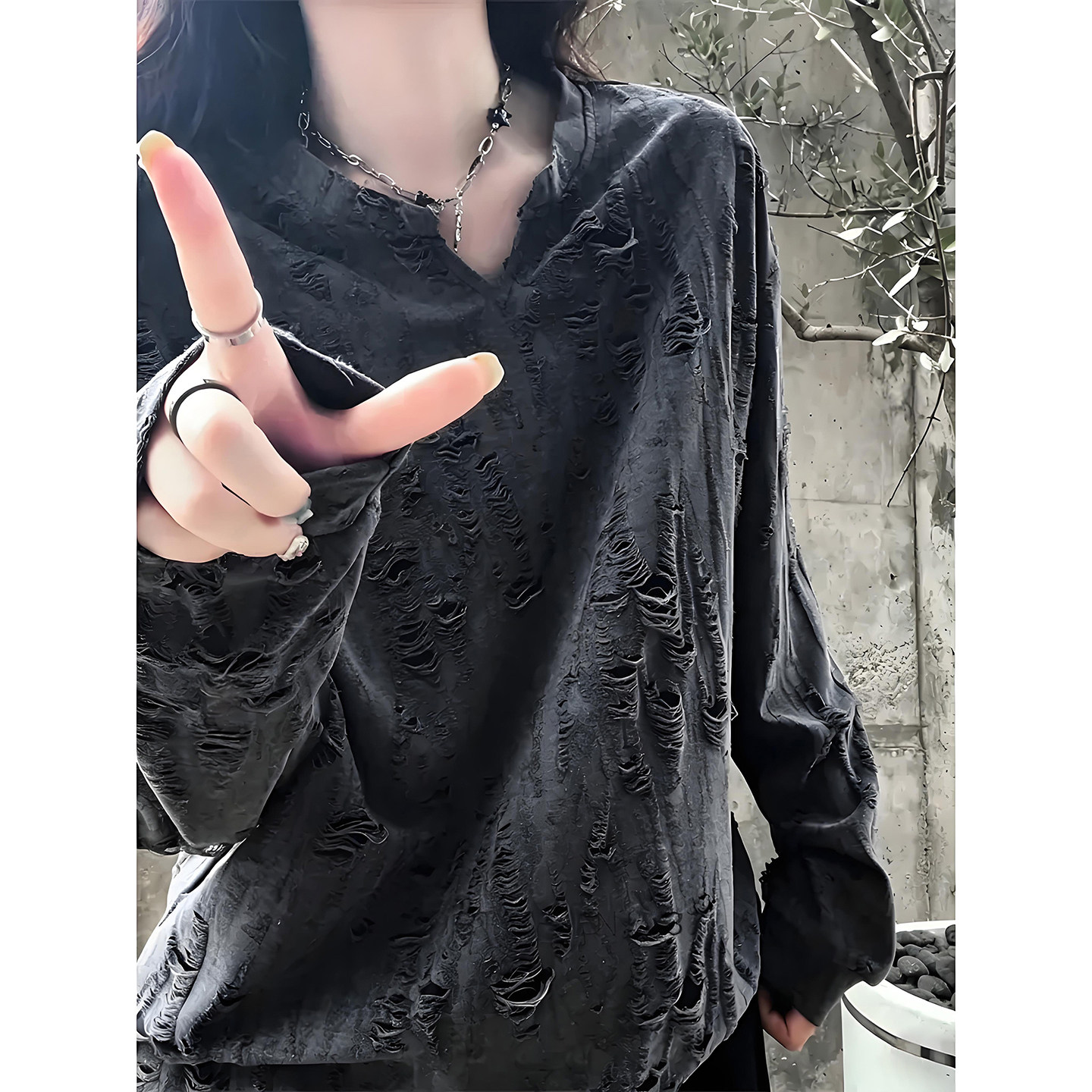 深灰色破洞v领卫衣男女款秋季美式打底长袖t恤慵懒松弛感穿搭罩衫图片