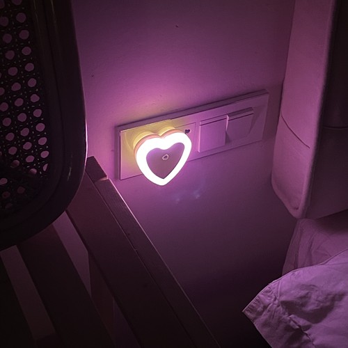 “爱心光控小夜灯”卧室节能灯触碰发光插电式床头灯创意氛围灯-封面