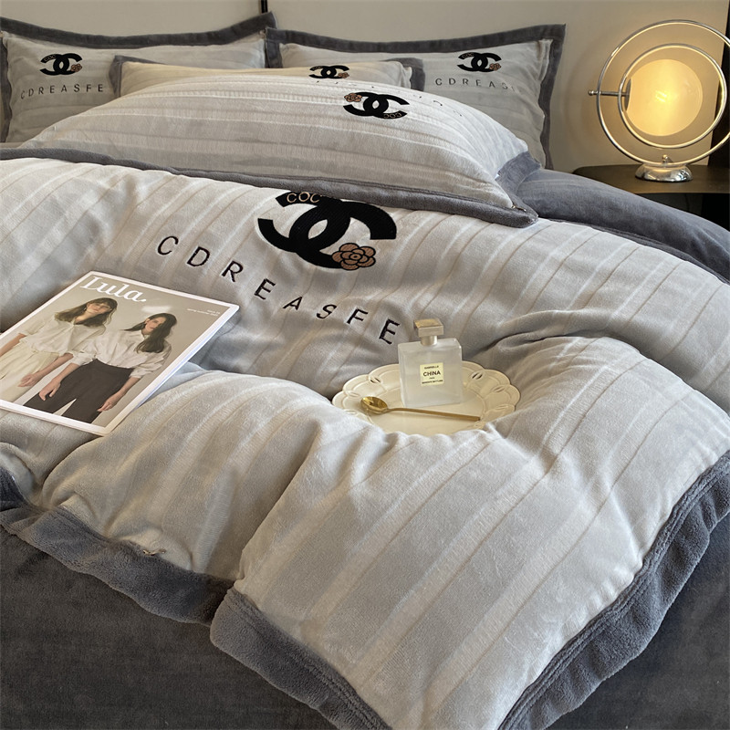 冬季牛奶绒四件套2025新款冬天高级感加厚珊瑚绒床单被套床上用品