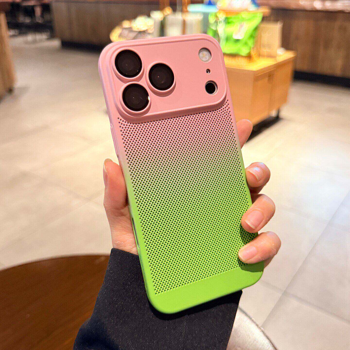渐变色网孔透气散热适用苹果17ProMax手机壳新款镂空iPhone16Plus自带镜头膜15/14Pro保护套13男女12防摔硬壳