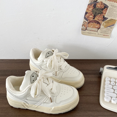 小众高级感厚底小白鞋复古面包鞋