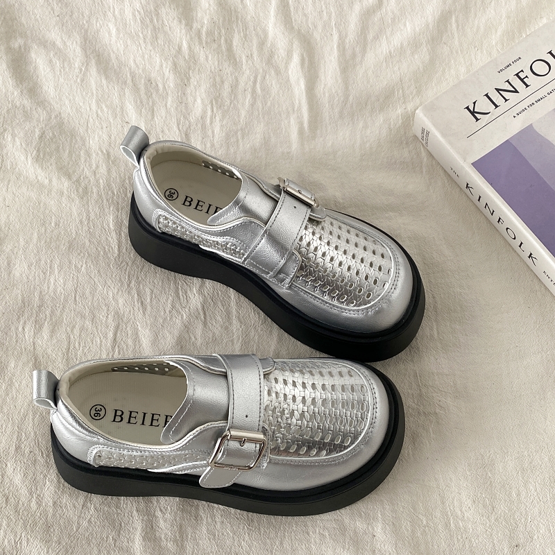 银色厚底镂空乐福鞋配裙子小皮鞋