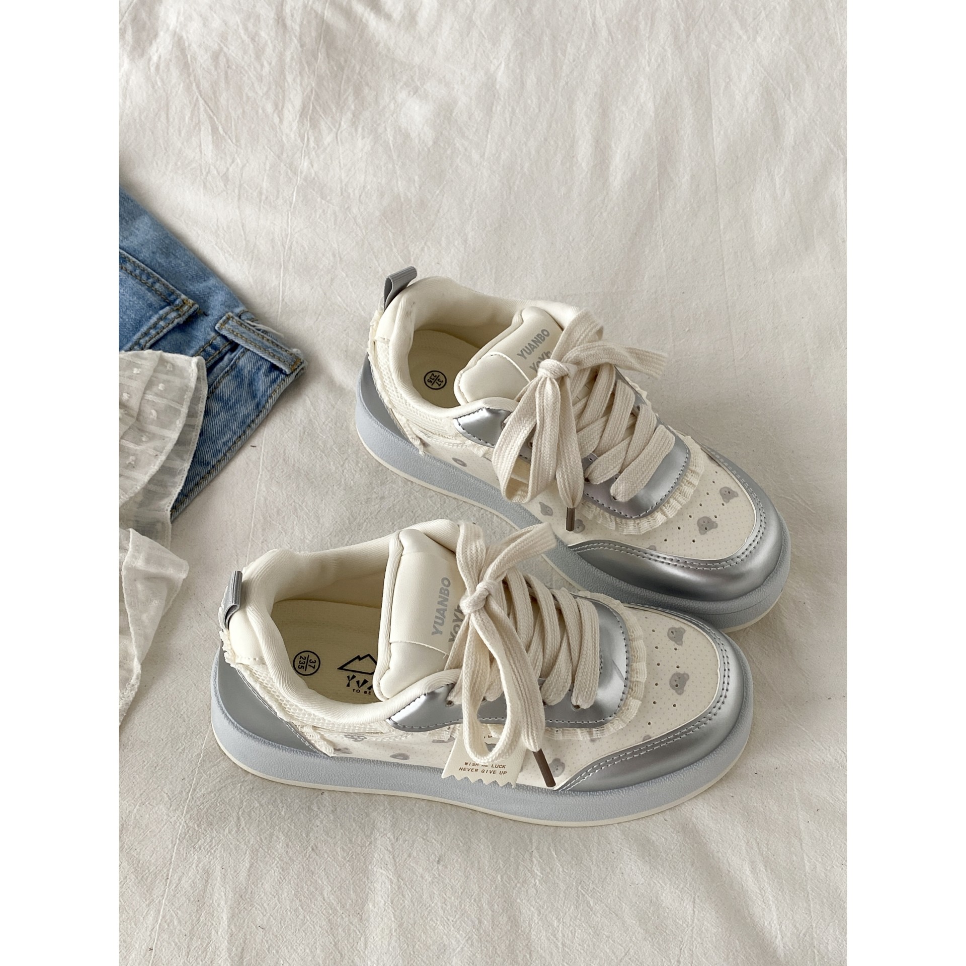 喜叔银色厚底小熊板鞋女2025新款夏季百搭小白鞋配裙子休闲面包鞋