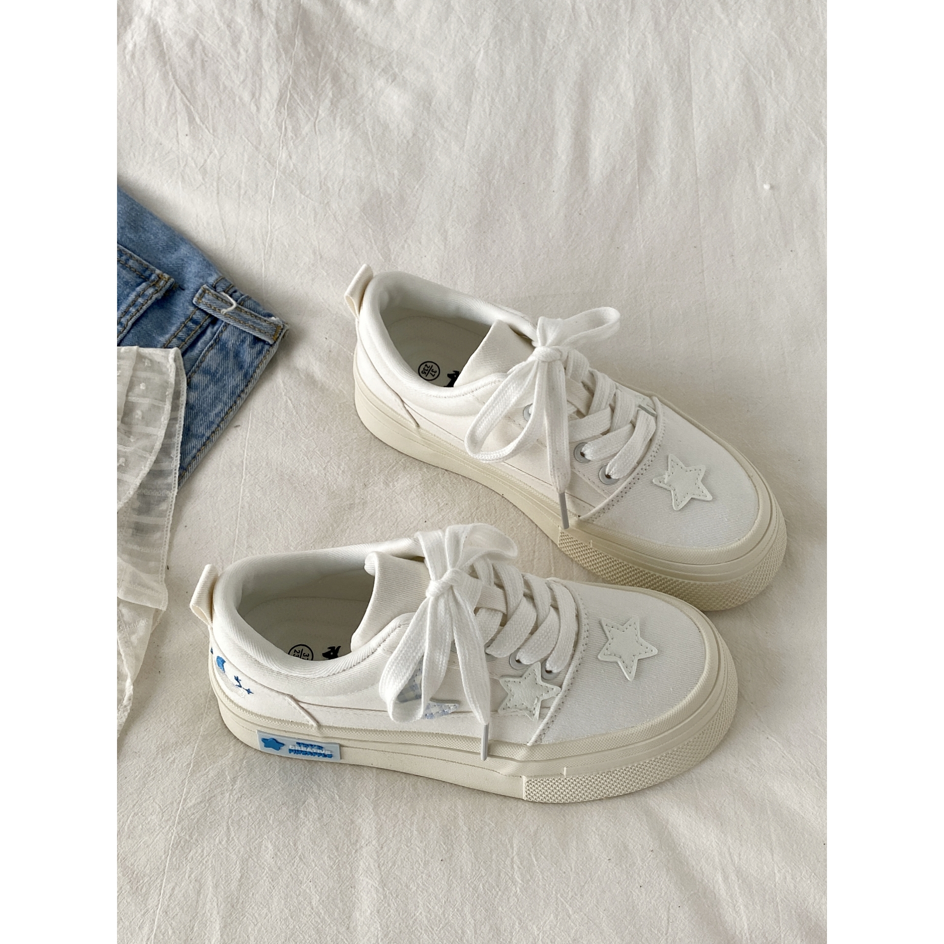 小众星星月亮小白鞋配裙子板鞋子