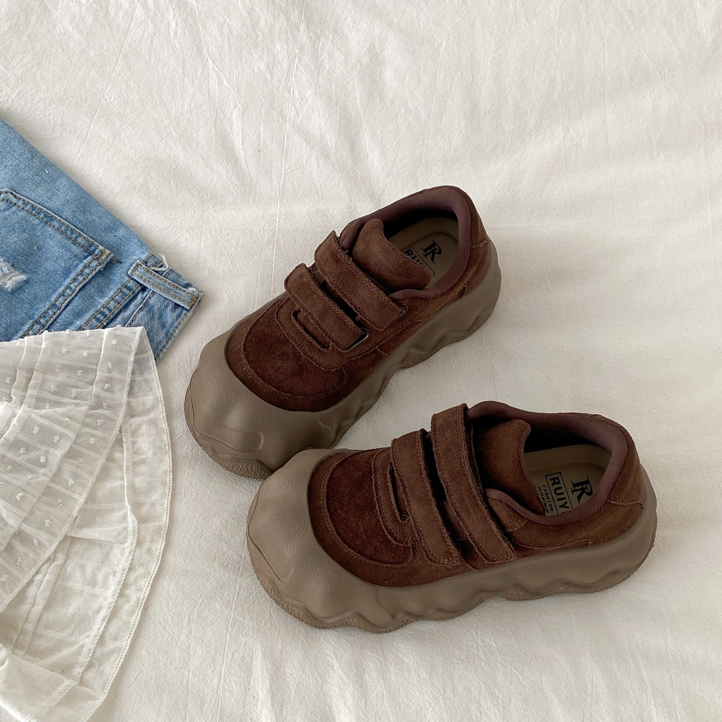 小众复古棕色厚底增高魔术贴板鞋