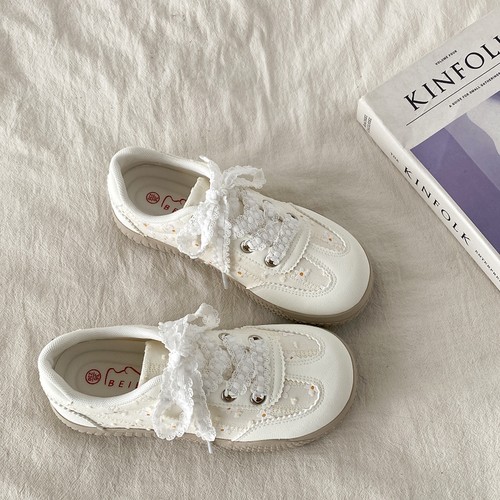 爆款花朵小白鞋夏天配裙子德训鞋