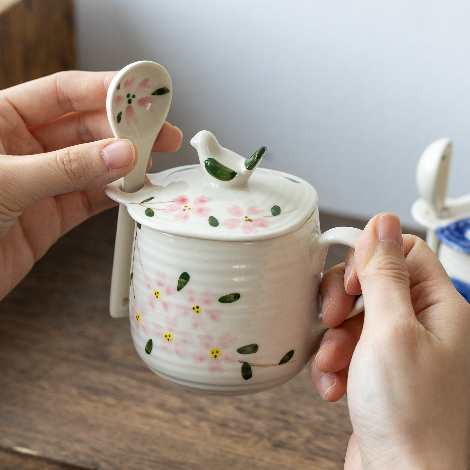 日本美浓烧 手绘陶瓷水杯早餐杯咖啡杯子配勺可爱杯盖茶杯家用 Xh